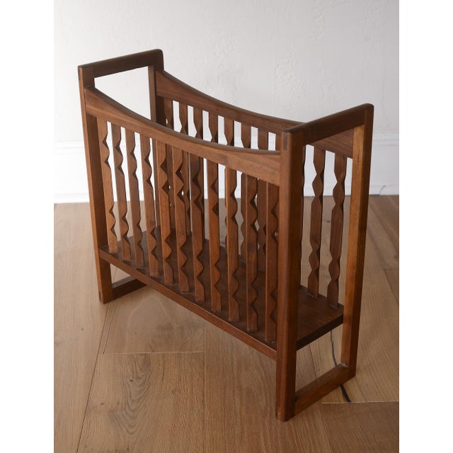 1950s MCM Arthur Umanoff Walnut Magazine Rack for Washington Woodcraft For Sale - Image 5 of 12