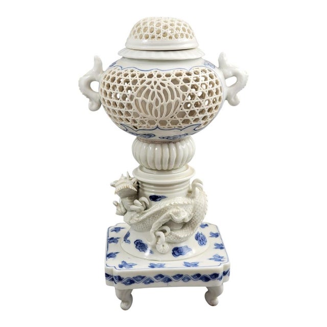 Hirado Blue and White Porcelain Crown with Dragon, 1880 For Sale - Image 9 of 17