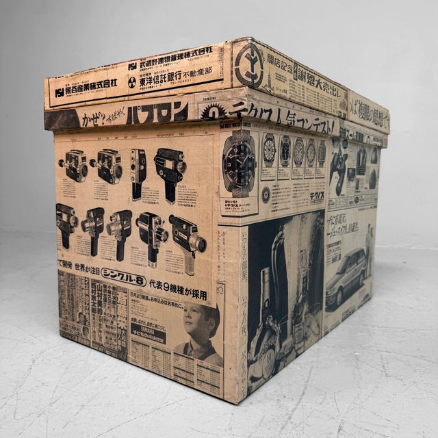 1950s Shōwa Japanese Tea Chest with Newspaper, 1960s For Sale - Image 5 of 14