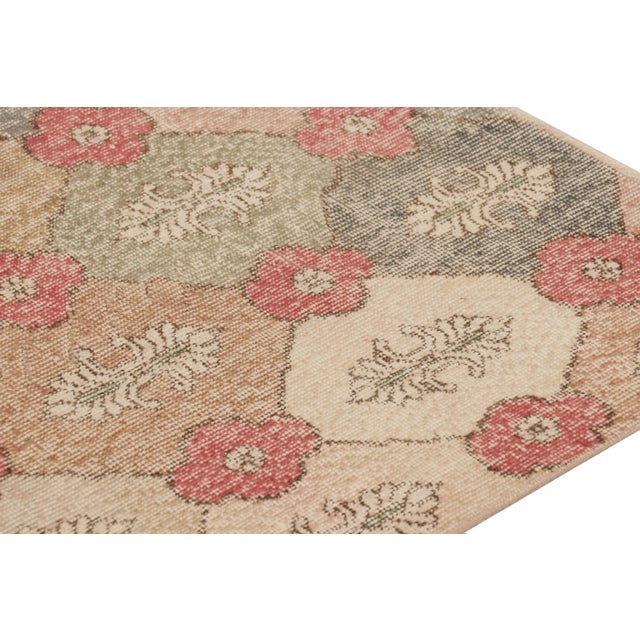 Traditional Vintage Distressed Rug, Muted Polychromatic Geometric Floral Motif – Rug & Kilim For Sale - Image 3 of 8