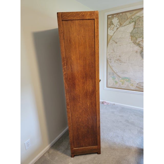 Wood Antique Quarter-Sawn Tiger Oak Arts & Crafts Wardrobe Cabinet c.1905–1915 For Sale - Image 7 of 18