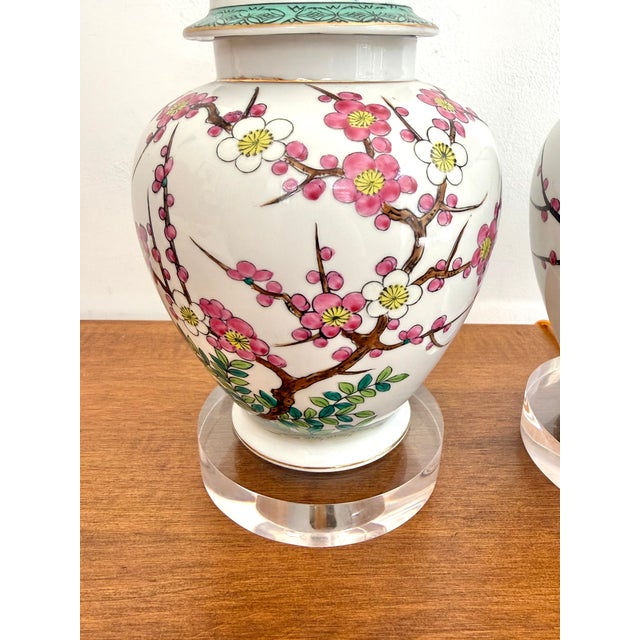 Mid 20th Century Chinese Plum Blossom Temple Jar Table Lamp on Lucite Bases - a Pair For Sale - Image 4 of 10