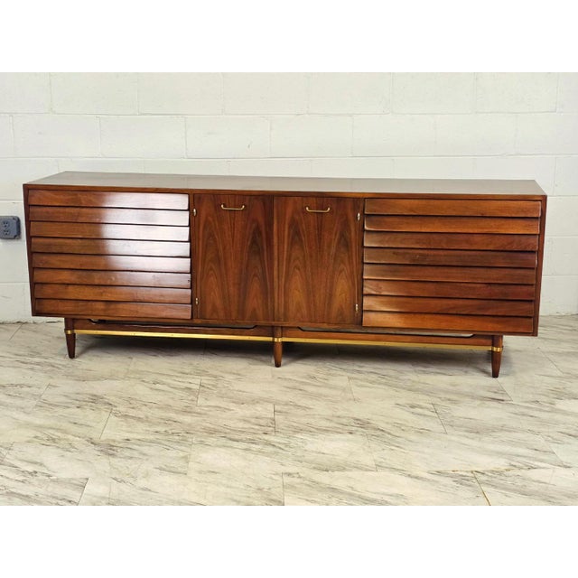 Mid-Century Modern Mid 20th Century American of Martinsville 'Dania' Triple Dresser For Sale - Image 3 of 6