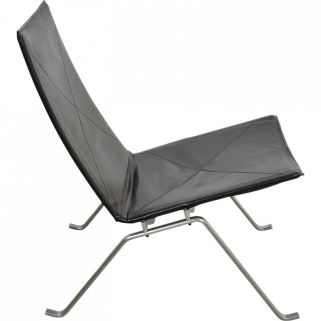 Poul Kjærholm PK-22 chair upholstered with original black grace leather from Fritz Hansen. The chair is from 2007 and...