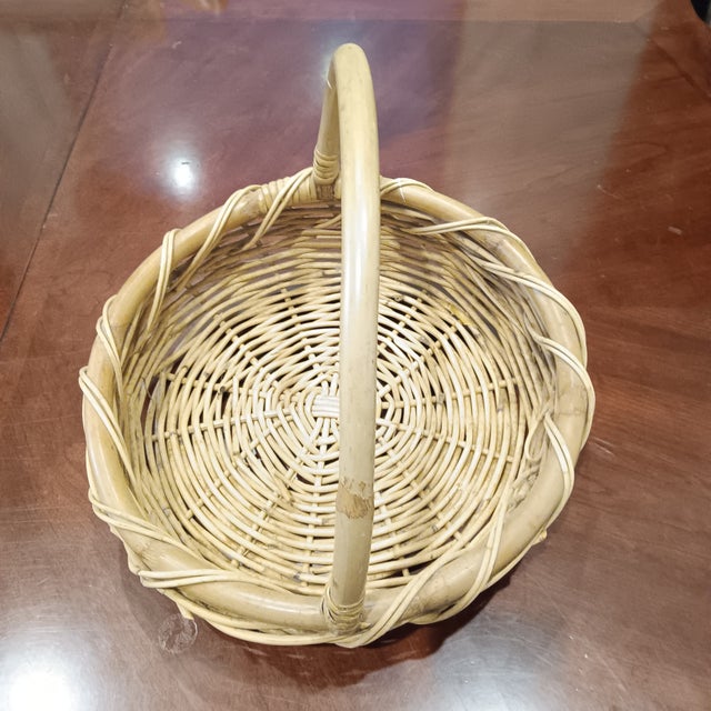 Wood Late 20th Century Large French Woven Wicker Basket With Bamboo Handle. For Sale - Image 7 of 12