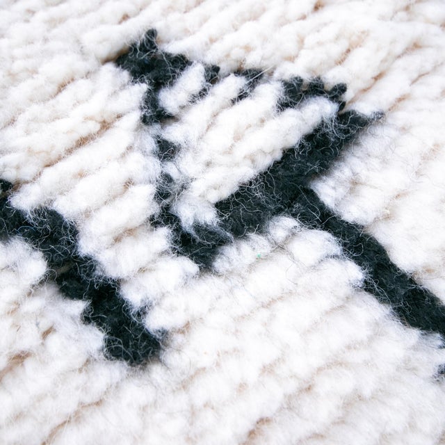 Abstract Small Moroccan Hand-Knotted Cream Wool Beni Ourain Luxury Bath Rug (2' X 3') For Sale - Image 3 of 10