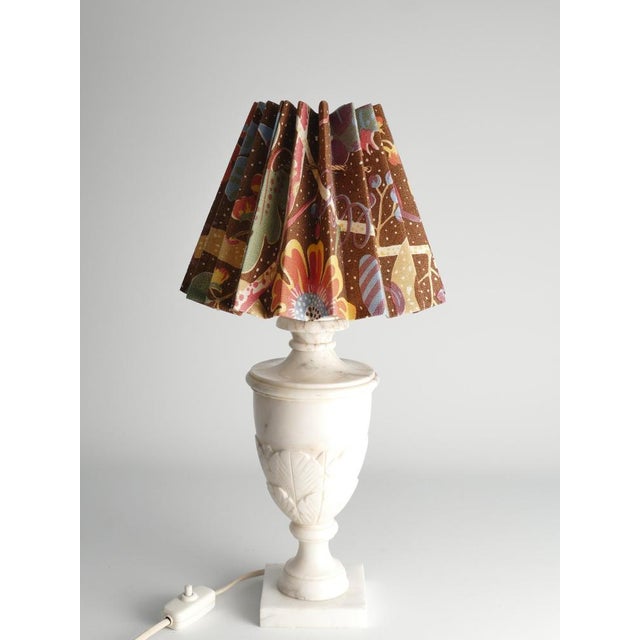 Neoclassical White Florentine Alabaster Table Lamp with Leaf Relief, Italy For Sale - Image 6 of 18