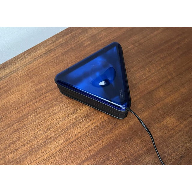 Postmodern Italian Triangular Table Lamp by Daniels Design for Ottika, 1980s For Sale - Image 5 of 18