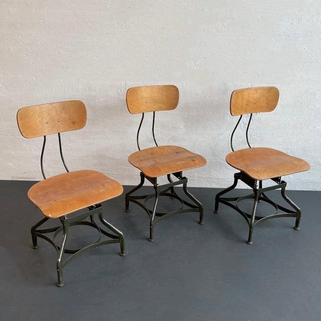 Industrial 1940s Set of Three Industrial Adjustable Shop Chairs by Toledo Metal Furniture Co. For Sale - Image 3 of 9