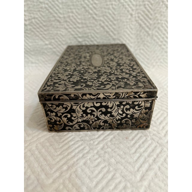 Art Nouveau Vintage 1940’s Silver Plate Embossed Floral Jewelry or Trinket Box For Sale - Image 3 of 8