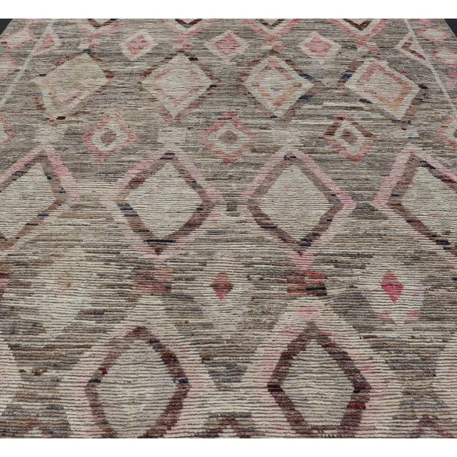 2020s Moroccan Style Modern Hand Knotted Rug in Tribal Design in Brown's Pink Gray For Sale - Image 5 of 12