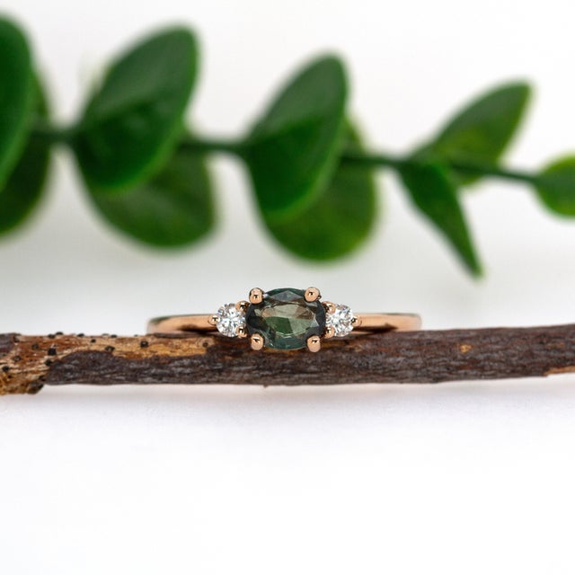 Three Stone Alexandrite Ring With Natural Diamonds Accents: Solid 14k Gold, Size 6.75 For Sale - Image 4 of 8