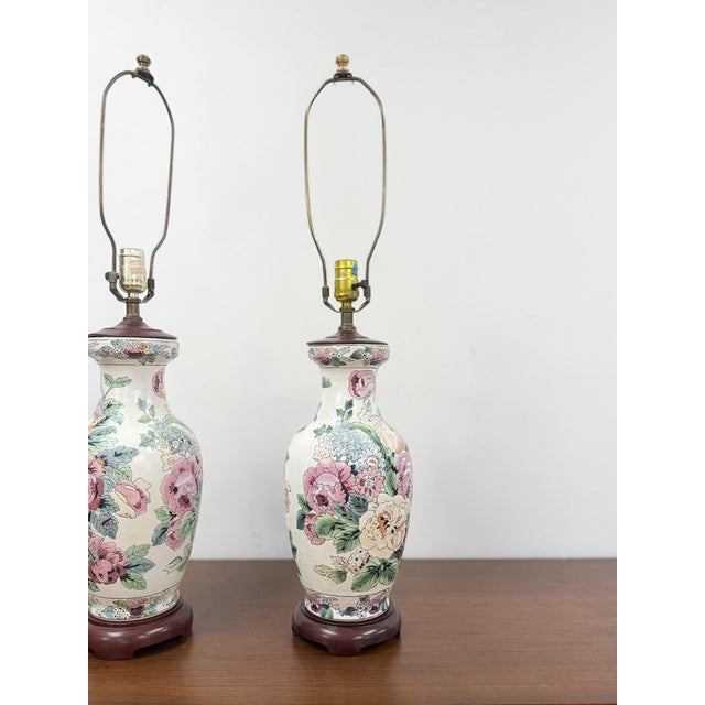 Wood Mid 20th Century Floral Chinoiserie Lamps Pair Vintage Off White Pink Accent Asian Table Lamp - Pair For Sale - Image 7 of 9