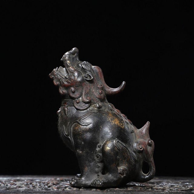 Chinese Vintage Gilt Bronze Guardian Lion Figure – "Wangtianhou" Roaring Beast Statue For Sale - Image 3 of 9