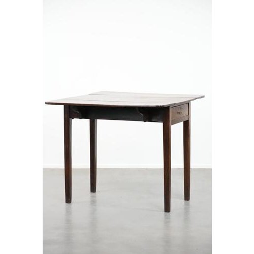 We are offering this elegant antique English drop-leaf side/dining table for up to 4 people, made of oak from the 19th...