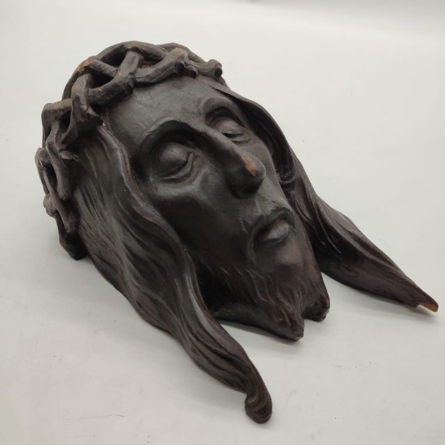 Large Ecce Homo Sacred Relief of Christ's Head in Walnut, 1720s For Sale - Image 4 of 13