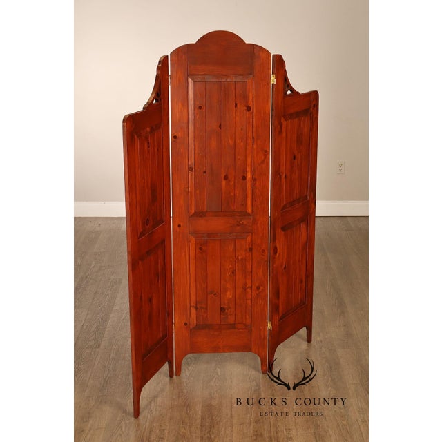 Rustic Colonial Style Pair of Pine Folding Dressing Screens For Sale - Image 17 of 18
