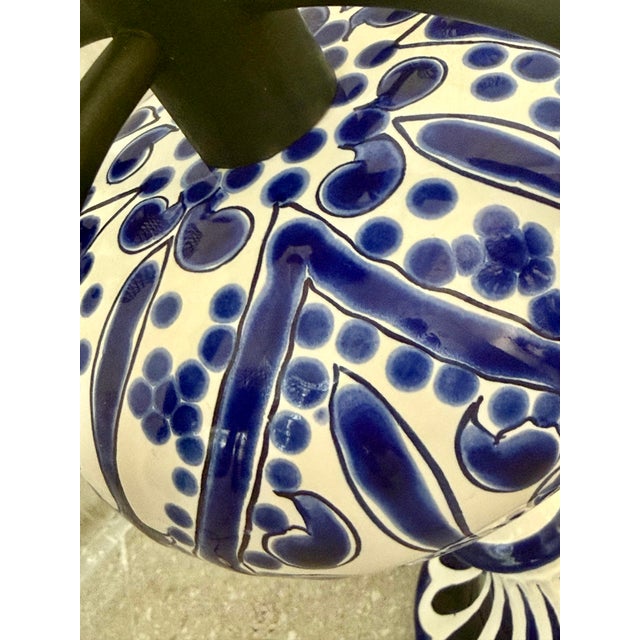 1960’s Vintage Delft-Style Blue Hand-Painted Floral Motifs on White Porcelain Table Lamp With 5 Arms For Sale - Image 4 of 12