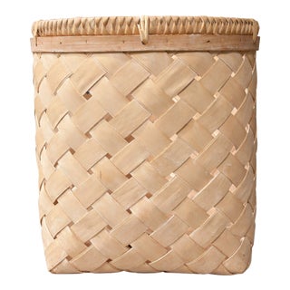 18 Inch Vintage Boho Style Late 1980s Coastal Handwoven Reed Storage Basket – Rounded Square Form For Sale