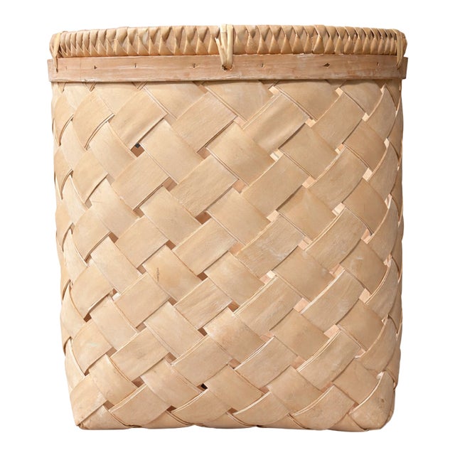 18 Inch Vintage Boho Style Late 1980s Coastal Handwoven Reed Storage Basket – Rounded Square Form For Sale