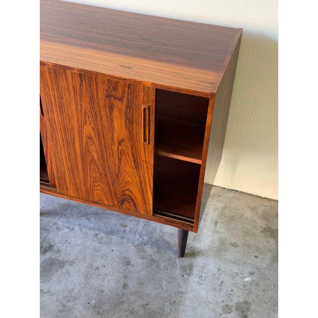 Brown Vintage Danish Rosewood Cabinet / Credenza – Mid-Century Modern Storage, 1960s For Sale - Image 8 of 10