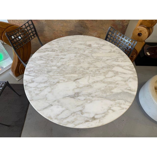 Early Production Knoll Saarinen Tulip Top with Marble Top For Sale In Palm Springs - Image 6 of 12