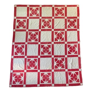 Early 20th Century Red and White Hand-Stitched Appliquéd Quilt - For Sale