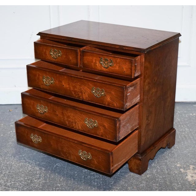 Georgian Style Chest of Drawers in Elm For Sale - Image 4 of 16
