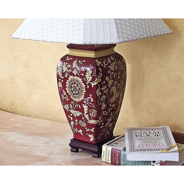 Vintage Chinoiserie Style Porcelain Table Lamp With Hand-Painted Floral Motif For Sale - Image 11 of 18