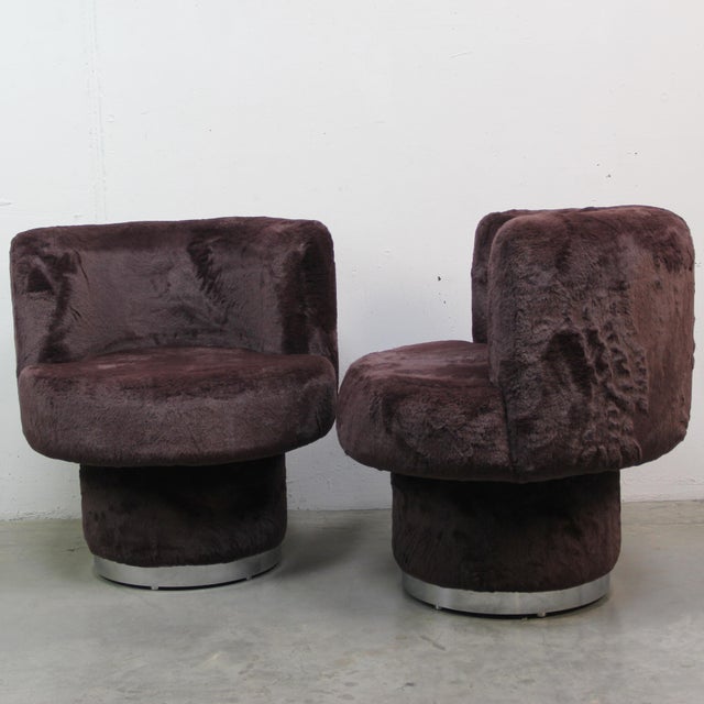 Pop-Style Plush Lounge Chairs, 1970s, Set of 2 For Sale - Image 3 of 6