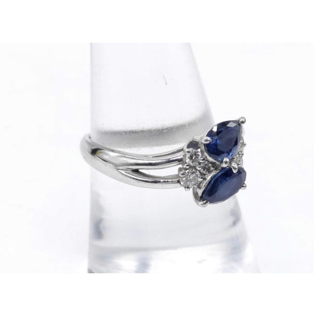 2010s Platinum Sapphire & Diamond Moi Et Toi Crossover Ring For Sale - Image 5 of 10