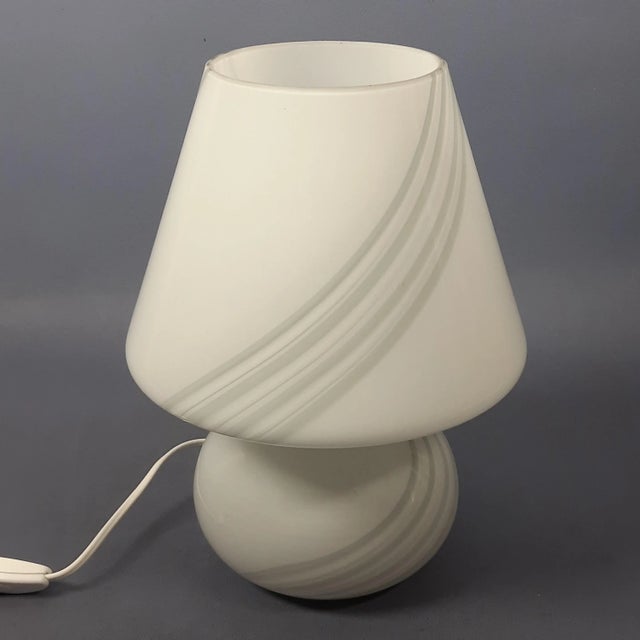 Modern White Spiral Murano Glass Mushroom Table Lamp, 1970s For Sale - Image 4 of 14