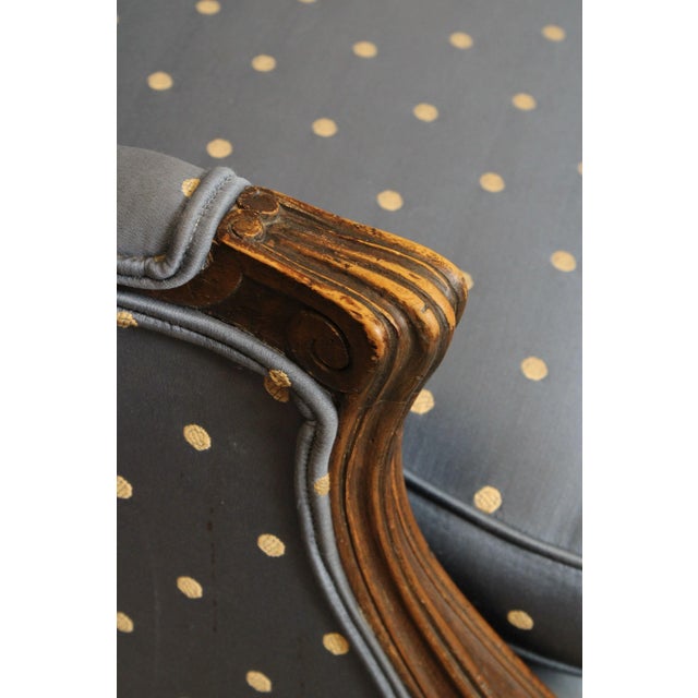 French Louis XV Style Vintage Carved Walnut Bergere Armchair For Sale - Image 11 of 12