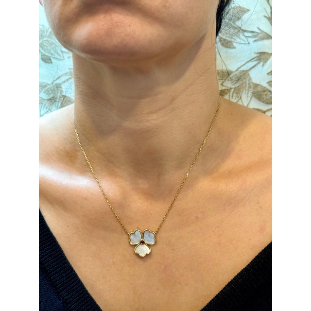 Mauboussin Paris 18Kt Yellow Gold Vintage Mother Of Pearl Clover Pendant For Sale - Image 11 of 18