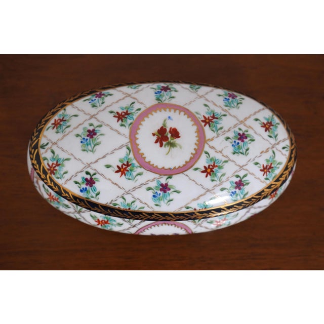 Traditional Pair Serves Style Porcelain Decorated Covered Boxes For Sale - Image 3 of 11