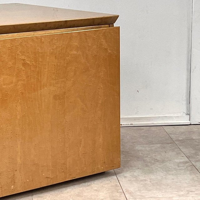 Low Sideboard in Maple Burl by Giovanni Offredi for Saporiti Italia, 1980s For Sale - Image 9 of 16