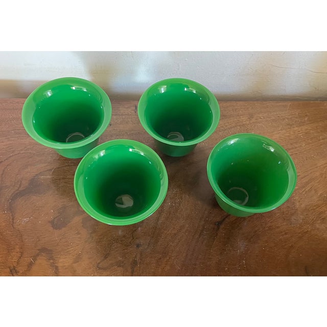 Antique 19th Century Chinese Bright Green Peking Glass Tea Cups & Saucers - Set of 4 For Sale - Image 16 of 18