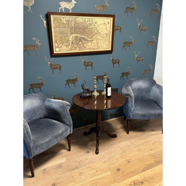 Beautiful antique 18th-century mahogany tilt-top in perfect and completely original condition. This is a stunning example....