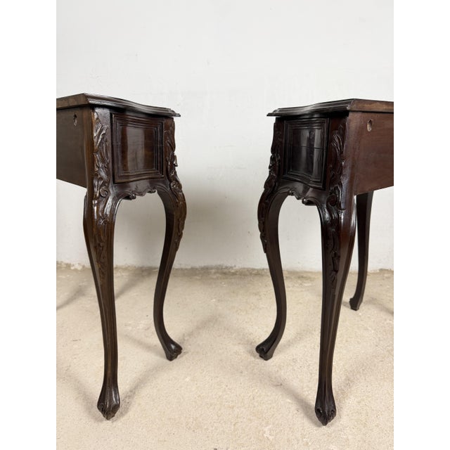 Brown French Louis XV Style Bombe Nightstands with Two Drawers, 1930, Set of 2 For Sale - Image 8 of 12