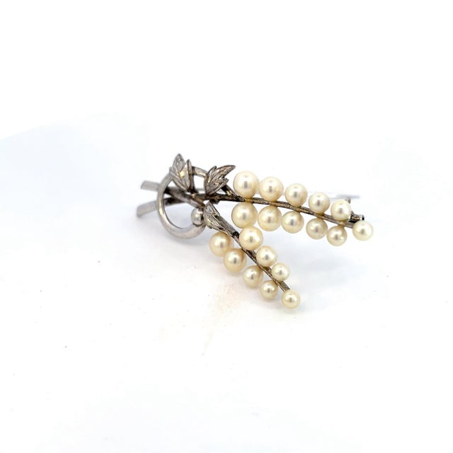 1990s Mikimoto Estate Akoya Pearl Brooch Silver 5.50 mm For Sale In New York - Image 6 of 7