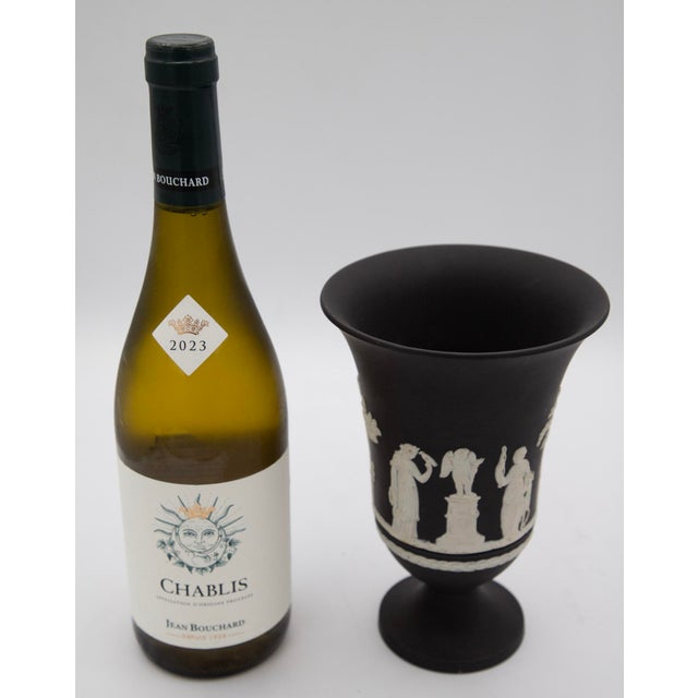 1970s 1970s Wedgwood Black Basalt Neoclassical Vase - Sacrifice to Cupid - 7" H For Sale - Image 5 of 5
