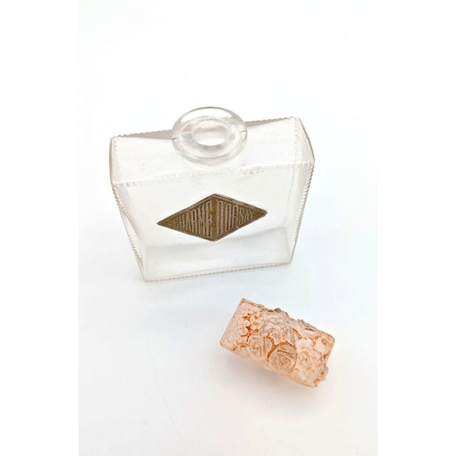 René Lalique Fleurs De France Perfume Bottle for Dorsay with Original Label, Ca. 1919 by René Lalique, 1890s For Sale - Image 6 of 7