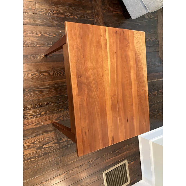 1960s Vintage Hitchcock Solid Wood Single‑Drawer Side Table – Mid‑Century New England Craftsmanship For Sale - Image 5 of 11