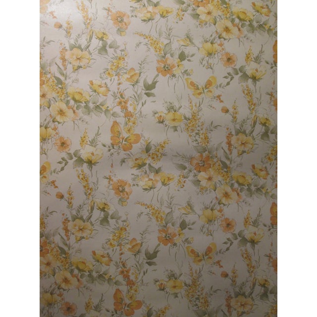 Vintage wallpaper from the 1980s. Orange and yellow flower motif with Butterflies. One roll = 5 meters x 52 cm. Pre-...