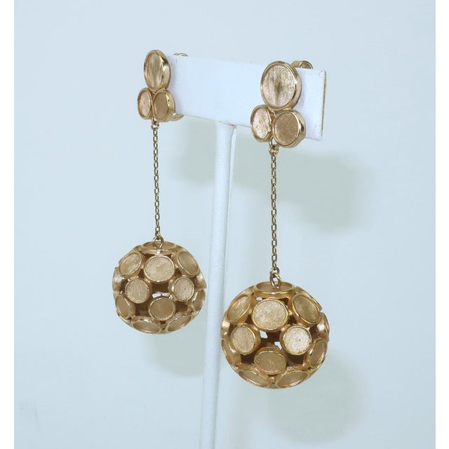 Trifari 1950's Crown Trifari Mod Gold Tone Drop Dangle Earrings, a Pair For Sale - Image 4 of 10