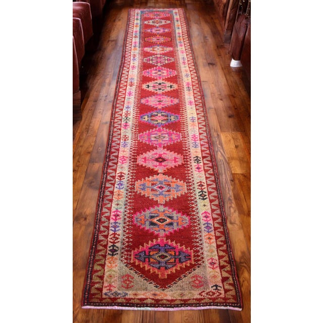 1980s Boho Farmhouse Handwoven Turkish Runner Rug for Hallway – 2′9″ X 12′9″ For Sale - Image 5 of 12