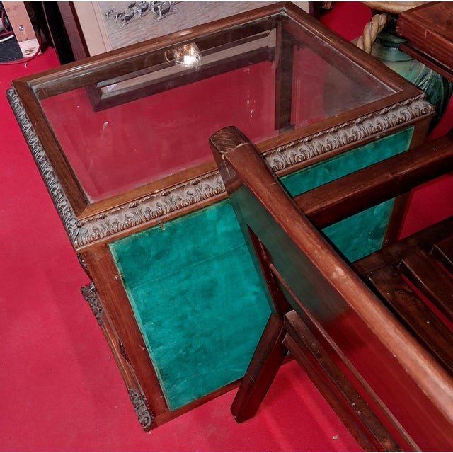 Walnut Countertop Display Case, in Good conditions. Designed before 1890