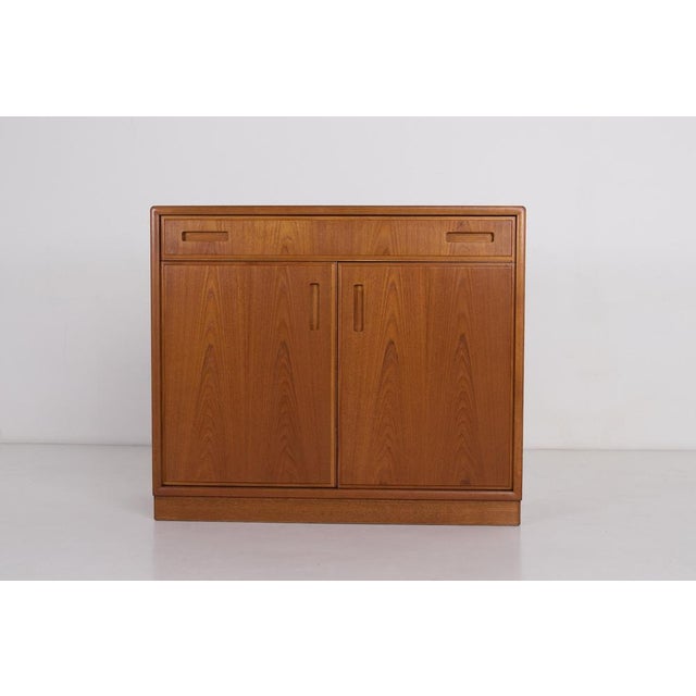 Scandinavian-inspired teak sideboard, produced in the 1970s. W 94 cm x d 42 cm x h 81 cm. Usable depth 36 cm. Drawers d 33...
