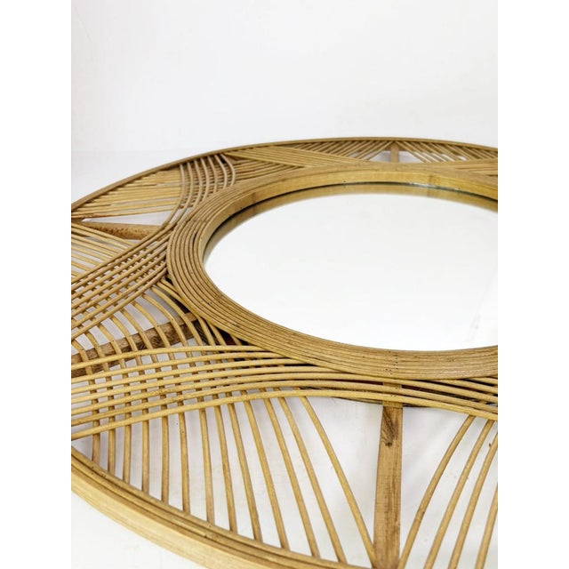 Large mirror in wood and woven rush, a French decorative piece from the 1980s with a graphic and natural design. This...