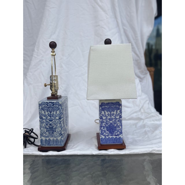 Chinoiserie Vintage Lauren Ralph Lauren Blue and White Chinoiserie Porcelain Table Lamps, a Pair For Sale - Image 3 of 7